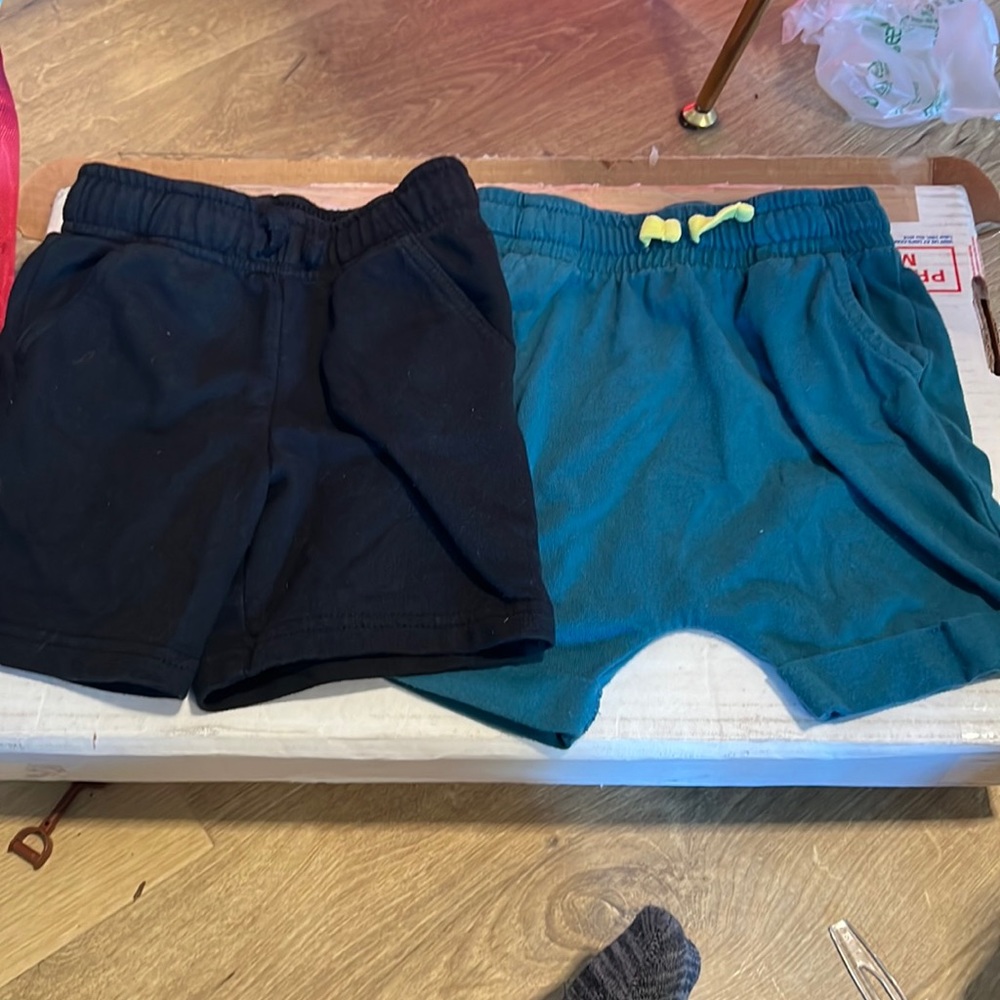 Bundle of boys 3T shorts.